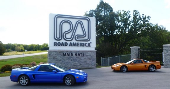 2017-9-5 5 Two NSX's at R A Main Gate 2.jpg