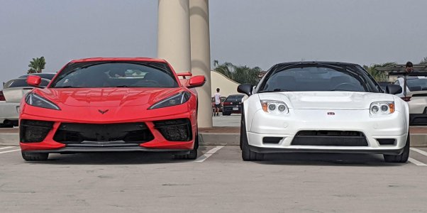 43 NSX vs C8.jpg