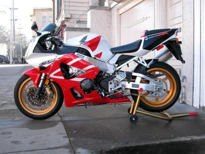 CBR929RR (Medium).jpg