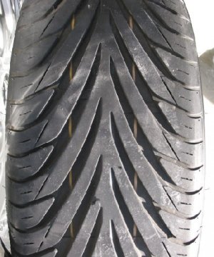 front_tire_rezax_small3.jpg