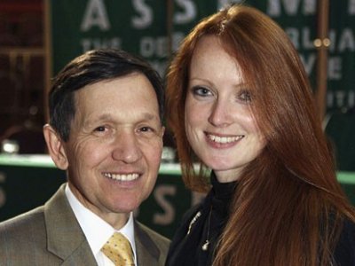 Kucinich_and britishwifey.jpg