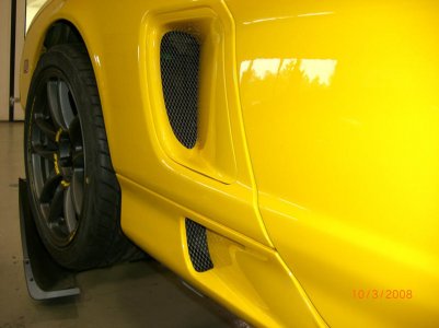 side skirt's mounted 003a_800x600.jpg