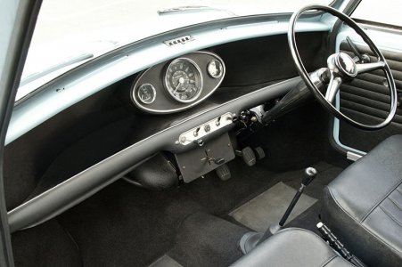 800px-Mini_Interior_001.jpg