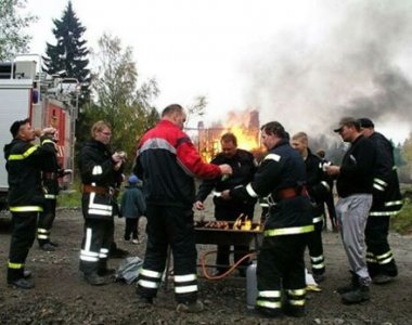 firefighters-lunch-break.jpg