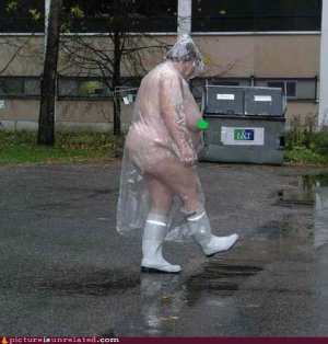 wtf-pics-naked-in-rain.jpg