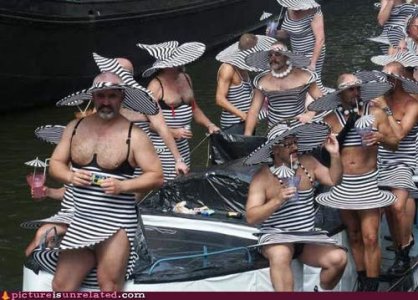 wtf-pics-bad-party-boat.jpg