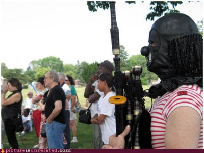 wtf-pics-gimp-in-park.jpg