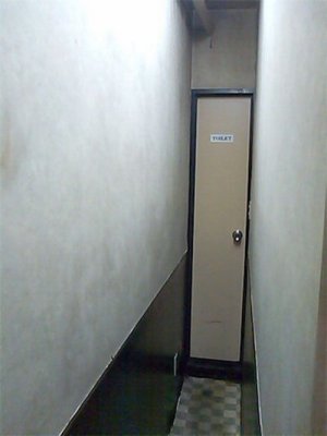 narrowest_toilet_00.jpg