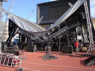 stage_roof_fall_00.jpg