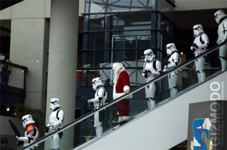 santa_arrested_by_stormtroo.jpg