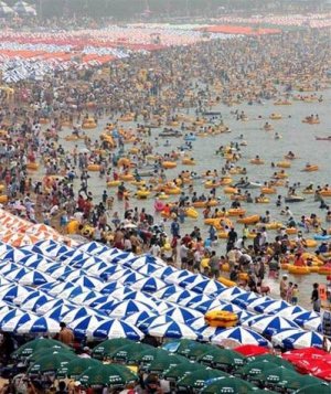 crowded-beach-06.jpg