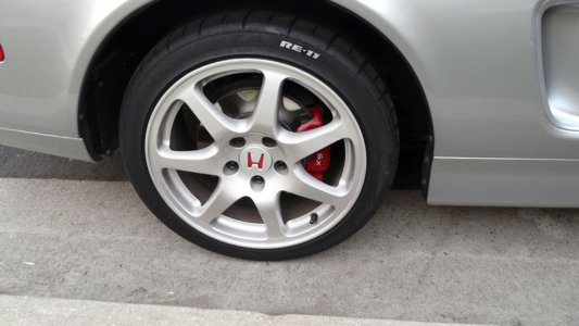 wheel wht sil 2 copy.jpg