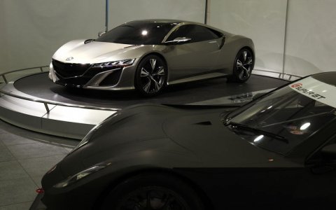Acura-NSX-concept-with-Honda-HSV-010-GT-racer-front-view-1.jpg