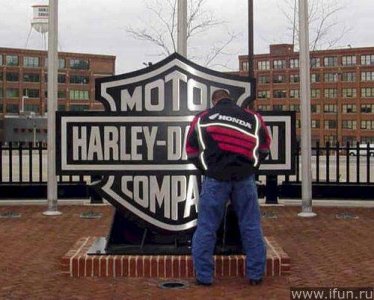 honda pisses on harley-davidson.jpg