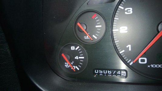 temp and oil pressure gauge in '94 NSX.jpg