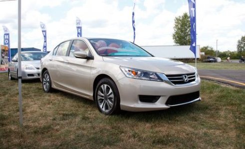 2013-honda-accord-sedan-photo-469903-s-520x318.jpg