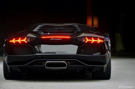 Lamborghini Aventador 15.jpg