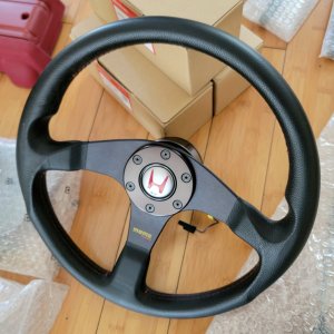 Media 'Momo Tuner Steering Wheel, OEM NSX-R horn button, NRG Quick Release' in album 'Parts For Sale'