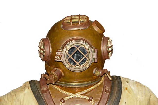 Vintage-Scuba-Helmet.jpg