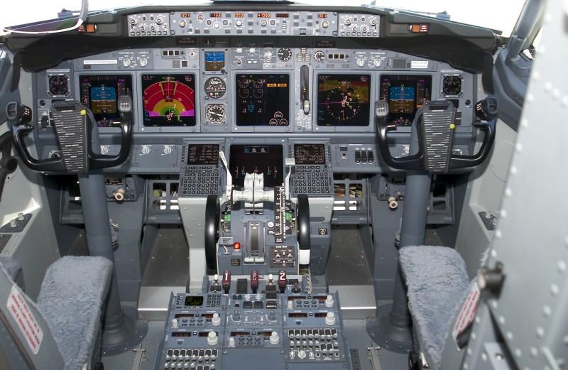 737-mma_cockpit_040614-o-0000x-004.jpg