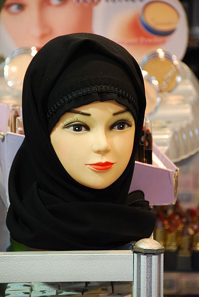 401px-Mannequin_head_with_black_headscarf.jpg