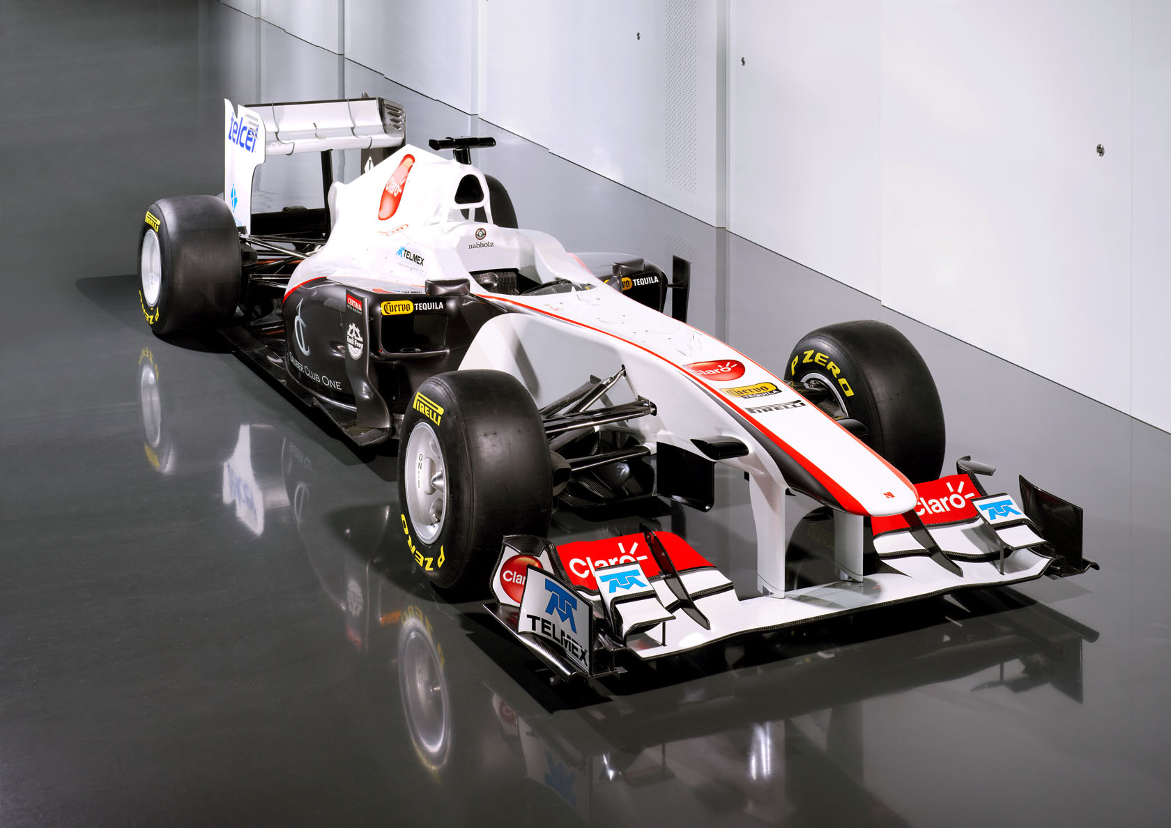 sauber_c30_studio_2011-1.jpg